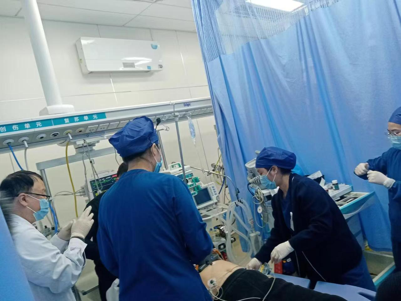 反复除颤13次，我院成功抢救一例呼吸心跳骤停患者